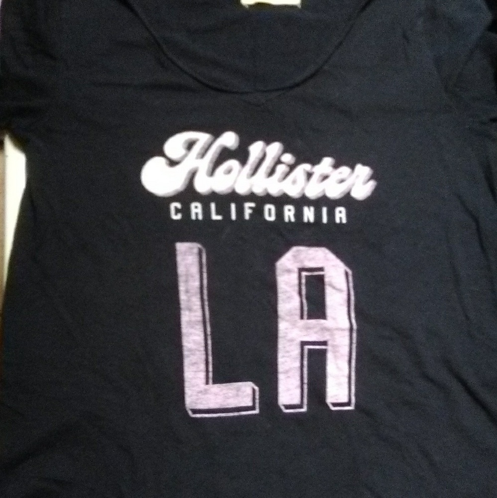 Women's lowcut Hollister graphic tee